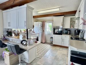 Kitchen- click for photo gallery
